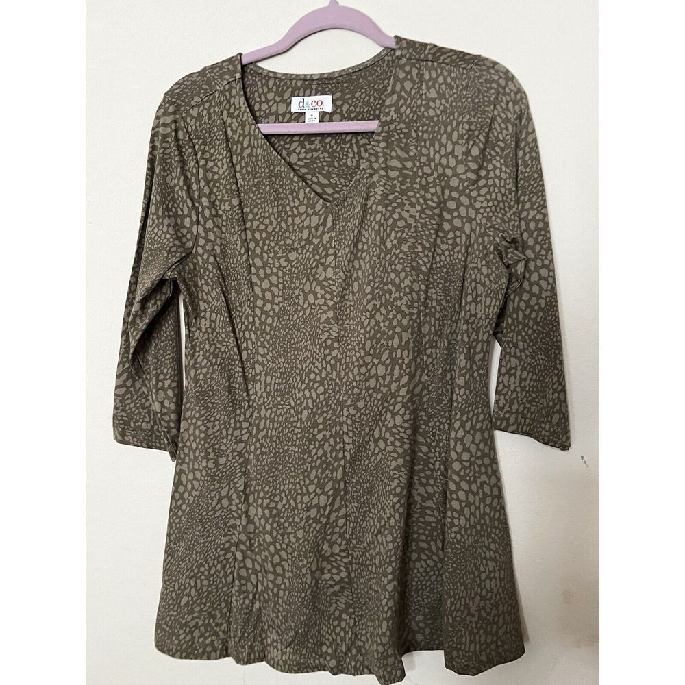 Denim & Company women's Small Top Animal Print v-neck 3/4 sleeves flared hem